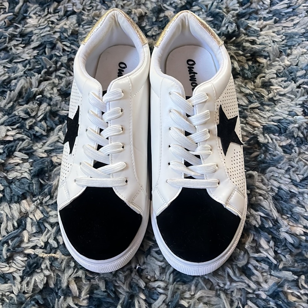 Sneakers - Picture 3 of 4